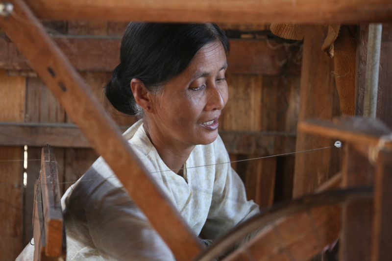 Spinning_Woman
